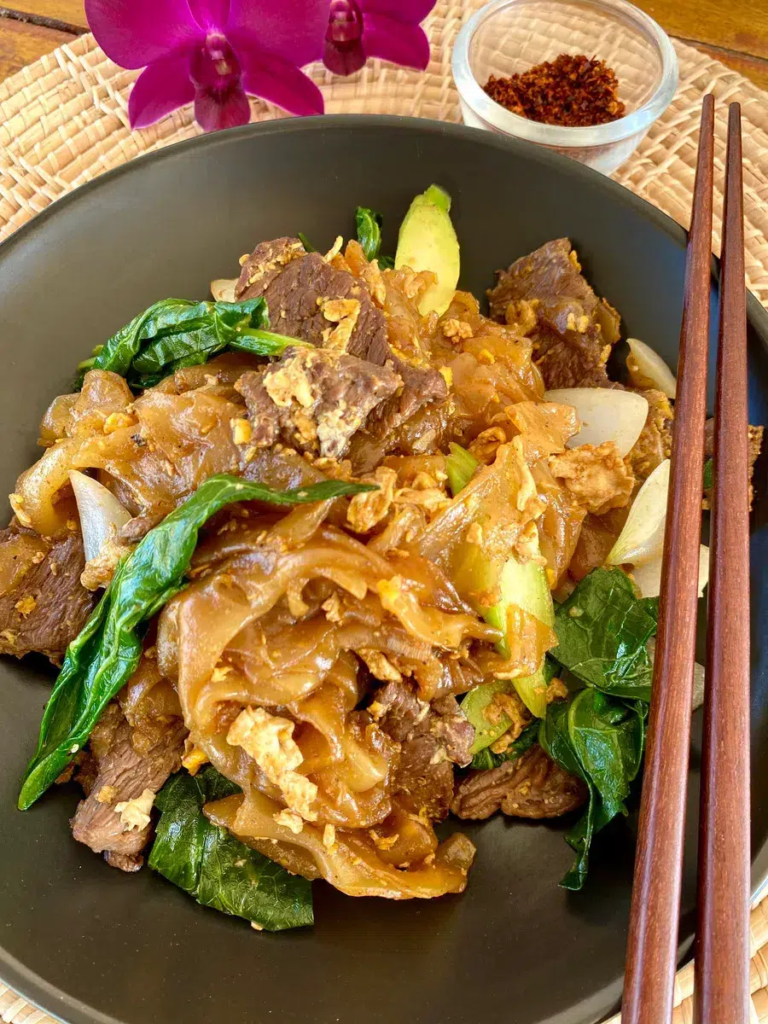 Pad-see-ew-with-beef dish